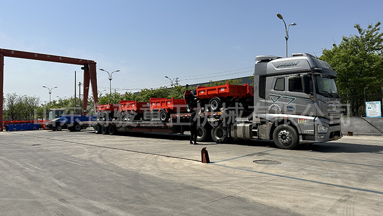  8臺柴油三輪車發往山西