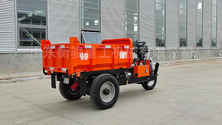 礦用三輪車